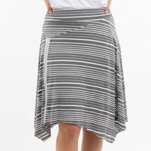 Chalet et Ceci Asymmetrical Stripe Knit Skirt Gray White Zip Detail Large